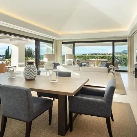 Elegance Exquisite With Private Pool *